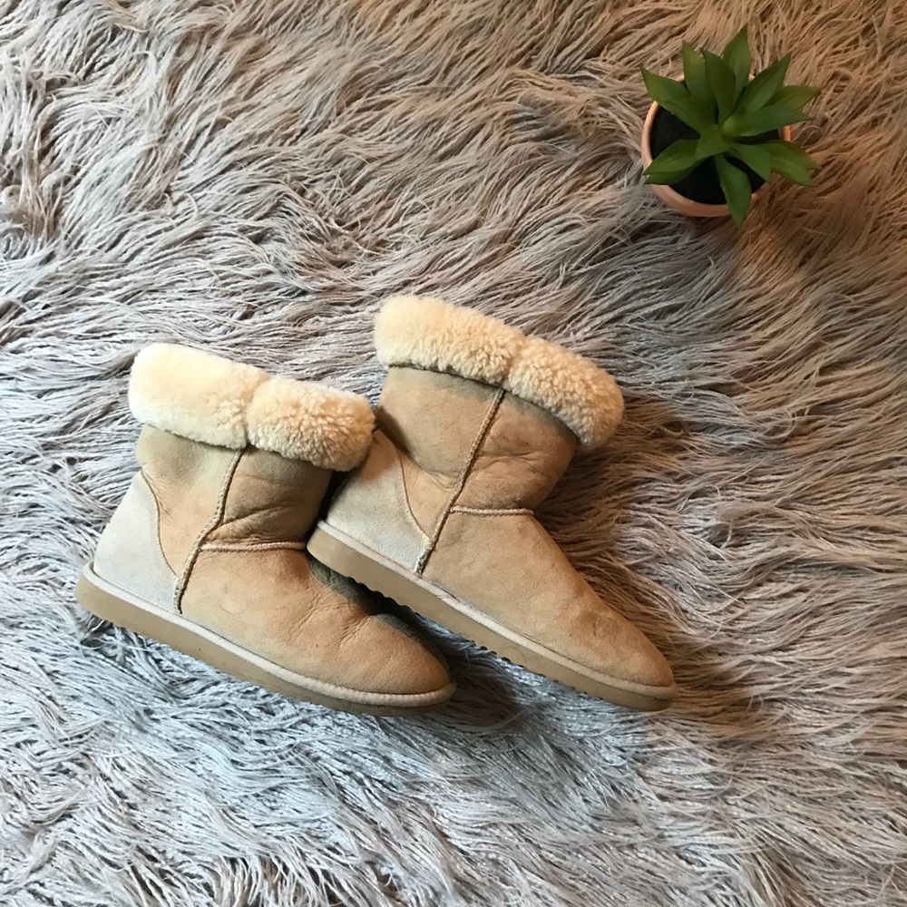 🔴SOLD UGG Australia classic short boots